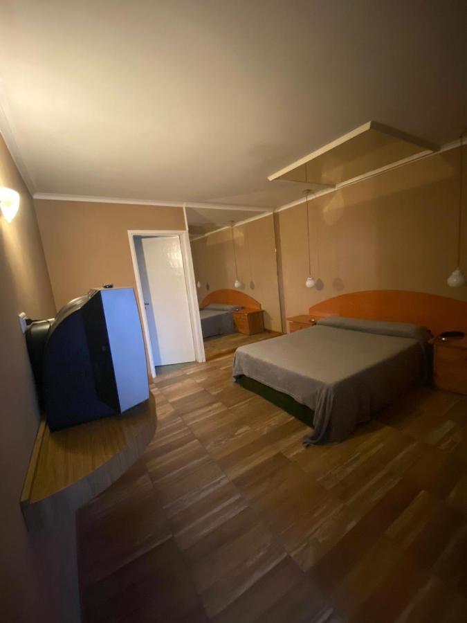 Hotel-Alojamiento Candilejas Paraná Exteriör bild